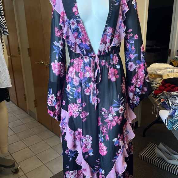 Floral Women's Robe with Ruffle Trim - Picture 2 of 7